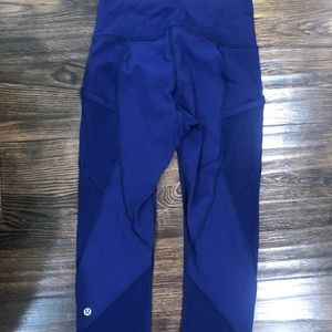 LULULEMON. SIZE 4. blue cropped leggings